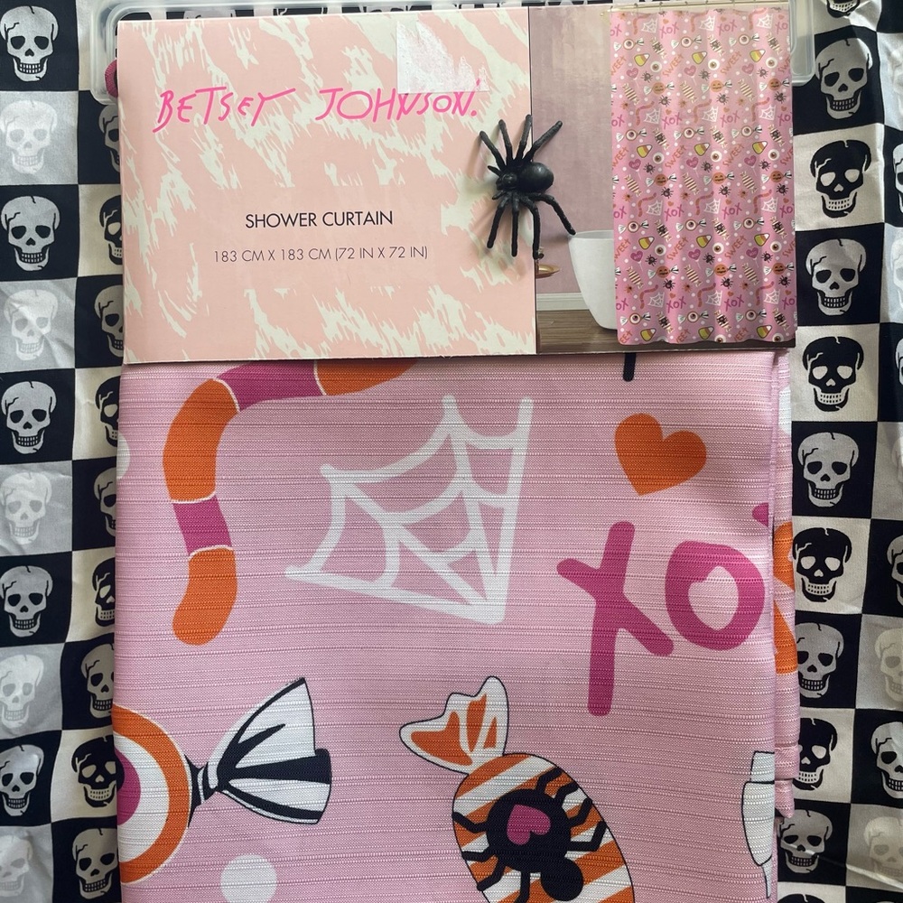 New Betsey Johnson Pink Halloween Shower Curtain 👻💀🎃
